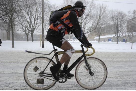 Naočare za skijanje. Slika potvrđuje: ako su stopala, šake, glava i torzo ušuškani, nema zime na biciklu! :)