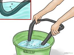 Potapanjem gume u korito sa vodom koja je bez talasa, lako se mogu uočiti mehurići na mestu gde je guma bušna.