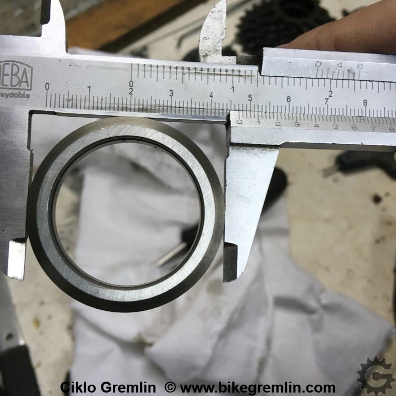 Merenje spoljnog prečnika "industrijskog" (ketridž) ležaja Slika 11