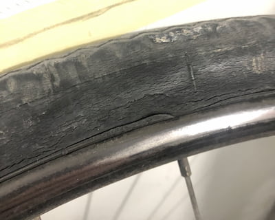 Ispucali bočni zidovi gume bicikla