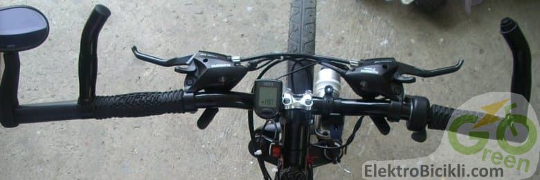 Korman e-bicikla, sa ručicom gasa i retrovizorom
